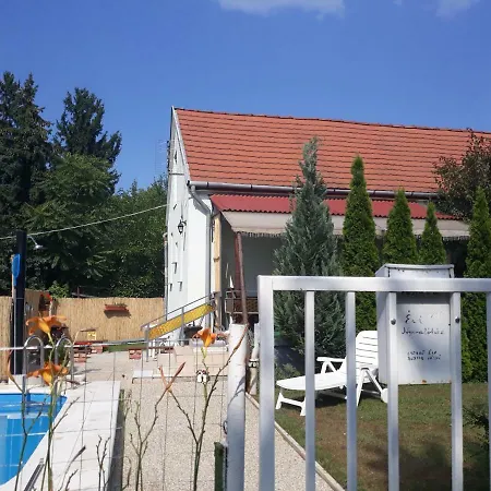 Evi Nyaralohaz Casa de Férias